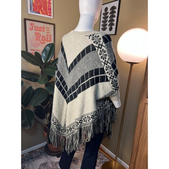 BCBG Maxazria Black Tan Sweater Poncho Oversized Size Large NWOT - Picture 4 of 6
